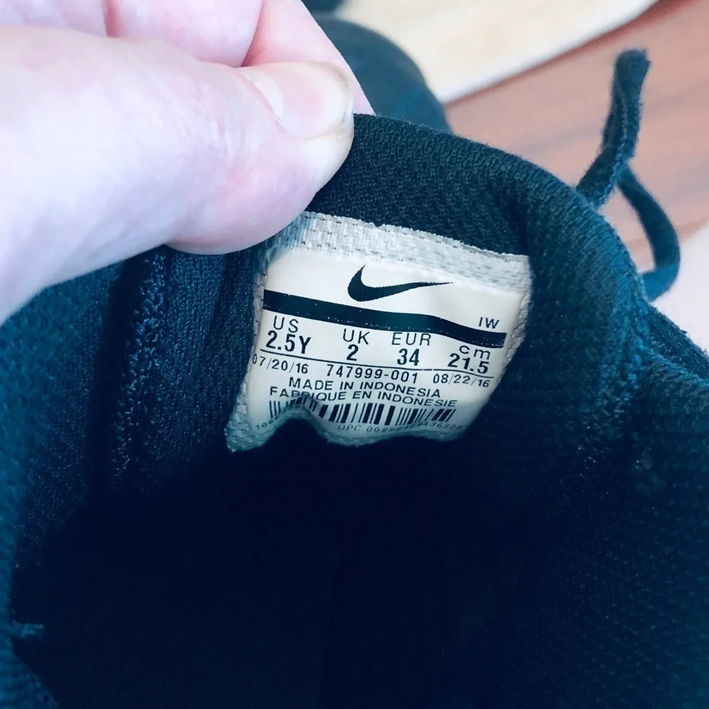Nike Boys Boots Size 2.5 Y